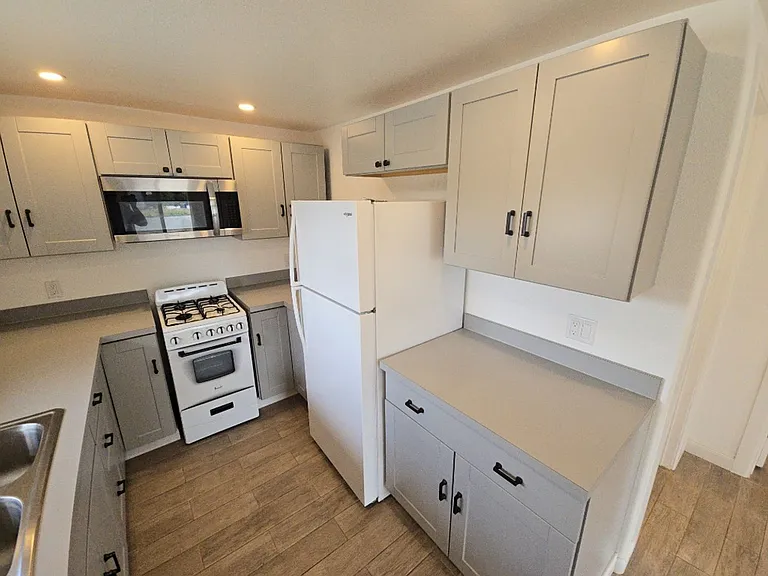 1350 Hallen Dr — Photo 9