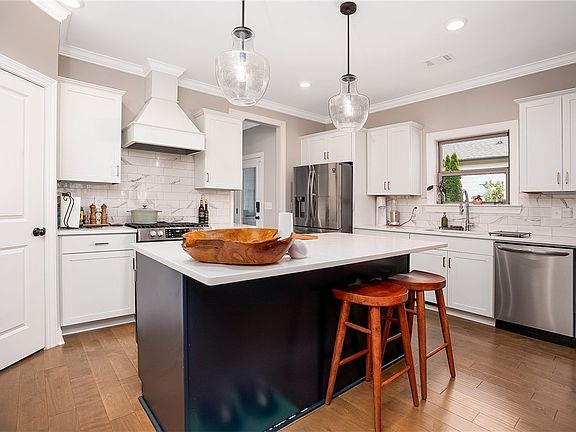 3rd image of 804 Clear Spring Dr