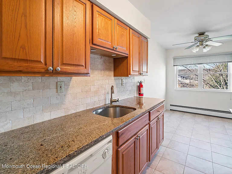 80 Manchester Ct #F — Photo 7