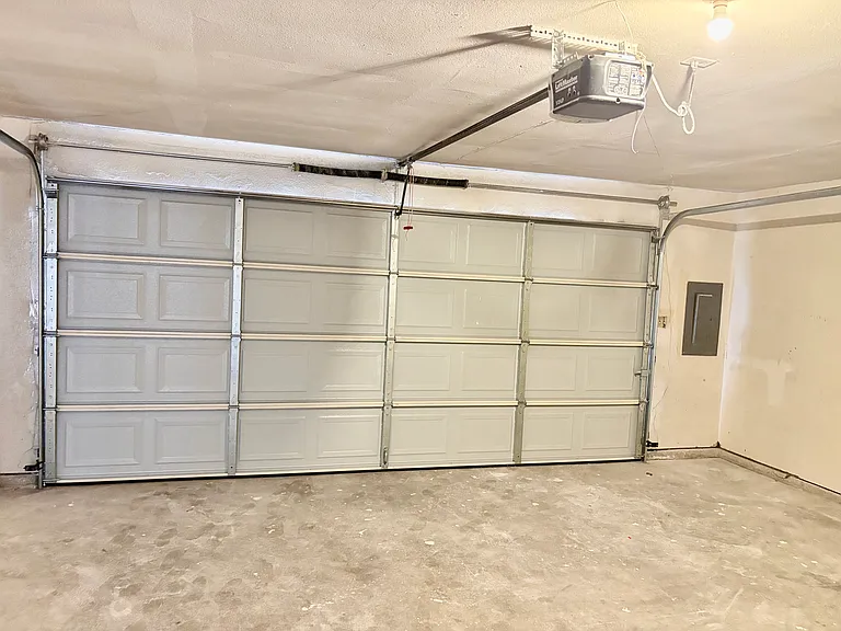 3900 San Mateo Dr — Photo 16