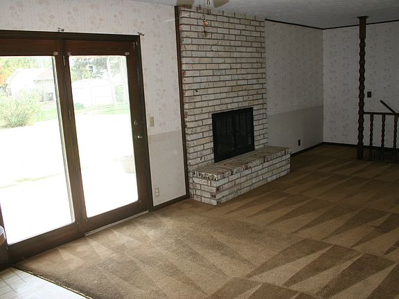 4th image of 2657 Highland Ave
