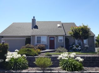 2570 Pineview Dr, Fortuna, CA 95540