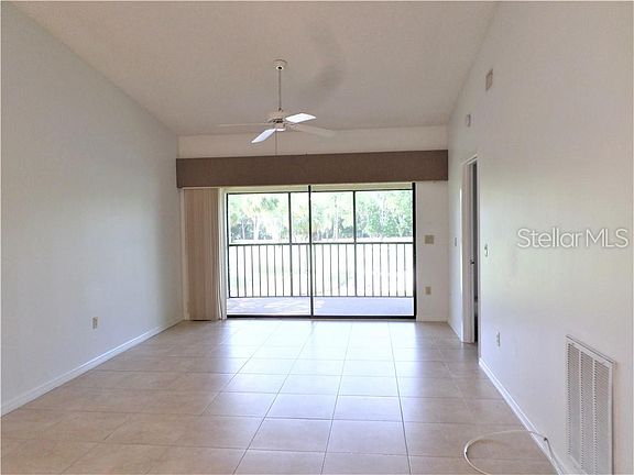 5th image of 4552 Weybridge St #38