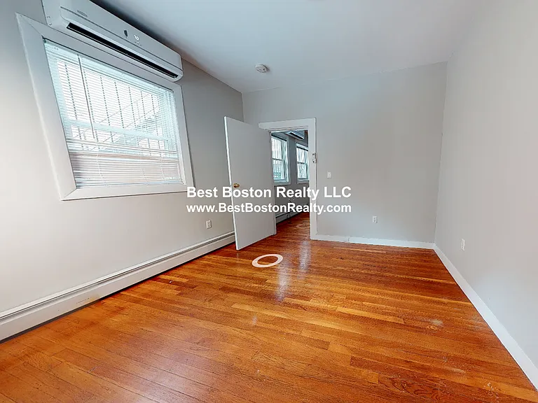 20 John F Kennedy St #3 — Photo 4