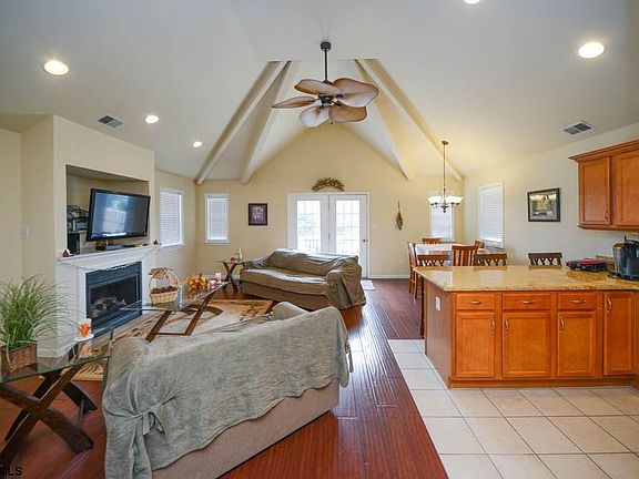 5th image of 648 West Ave #3
