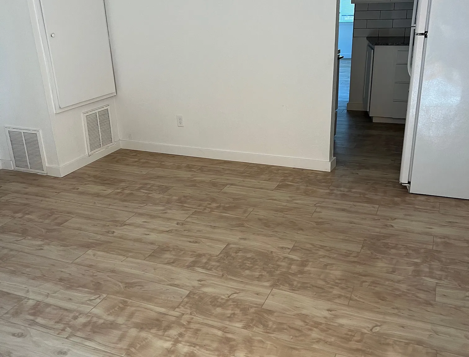 1015 East Hurd Street - 5 — Photo 4