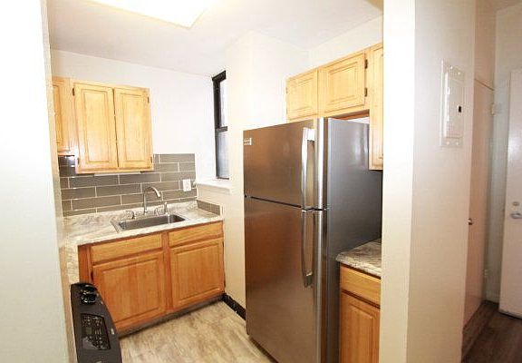 3rd image of 200 Macdougal St APT C