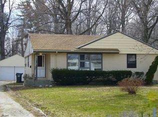 5797 Lake Rd, Mentor, OH 44060