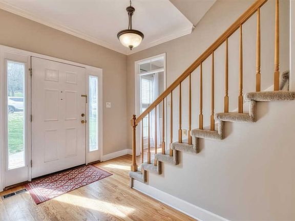 3rd image of 313 Axton Dr