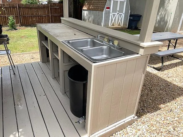 Outdoor kitchen