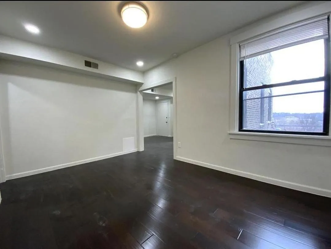 Building Photo - 5673 Hobart St #10