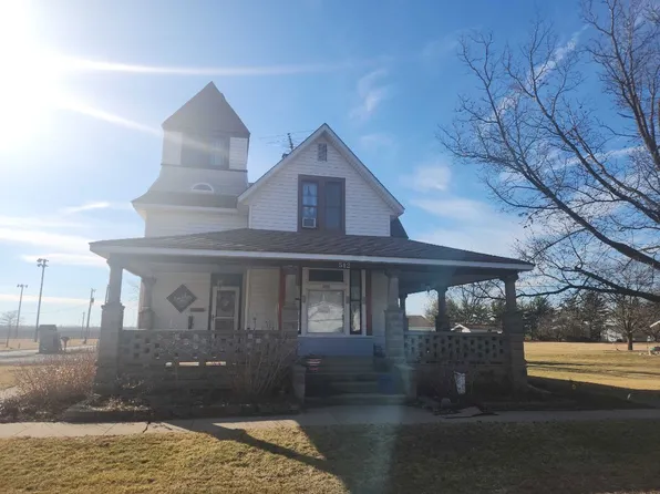 512 S West St, Fairmount, IL 61841
