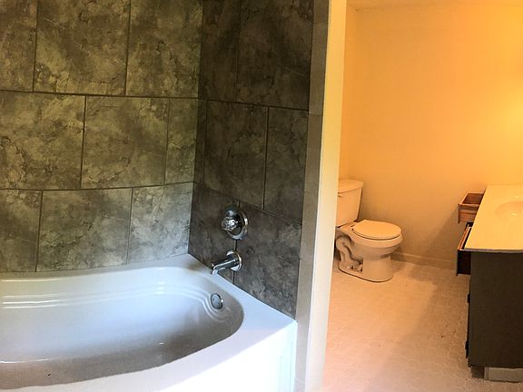              Shower/Bathroom
