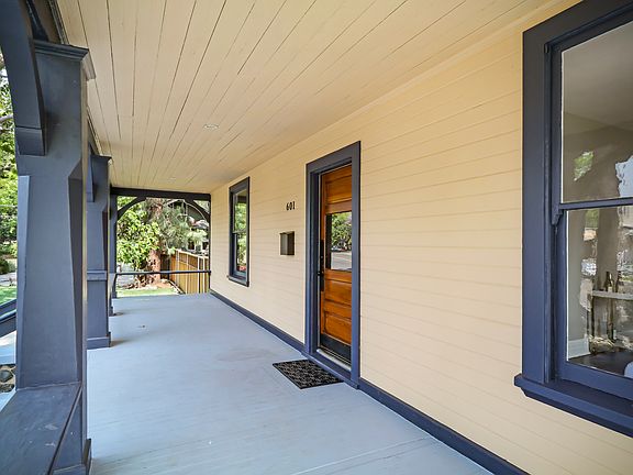 5th image of 601 El Centro St