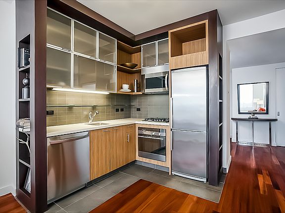 3rd image of 610 W 42nd St #S39f