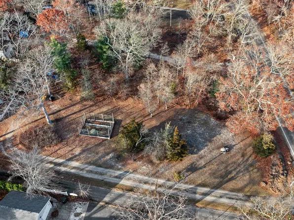 40A W Tiana Rd, Hampton Bays, NY 11946