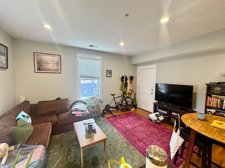 405 S Huntington Ave #2R — Photo 38