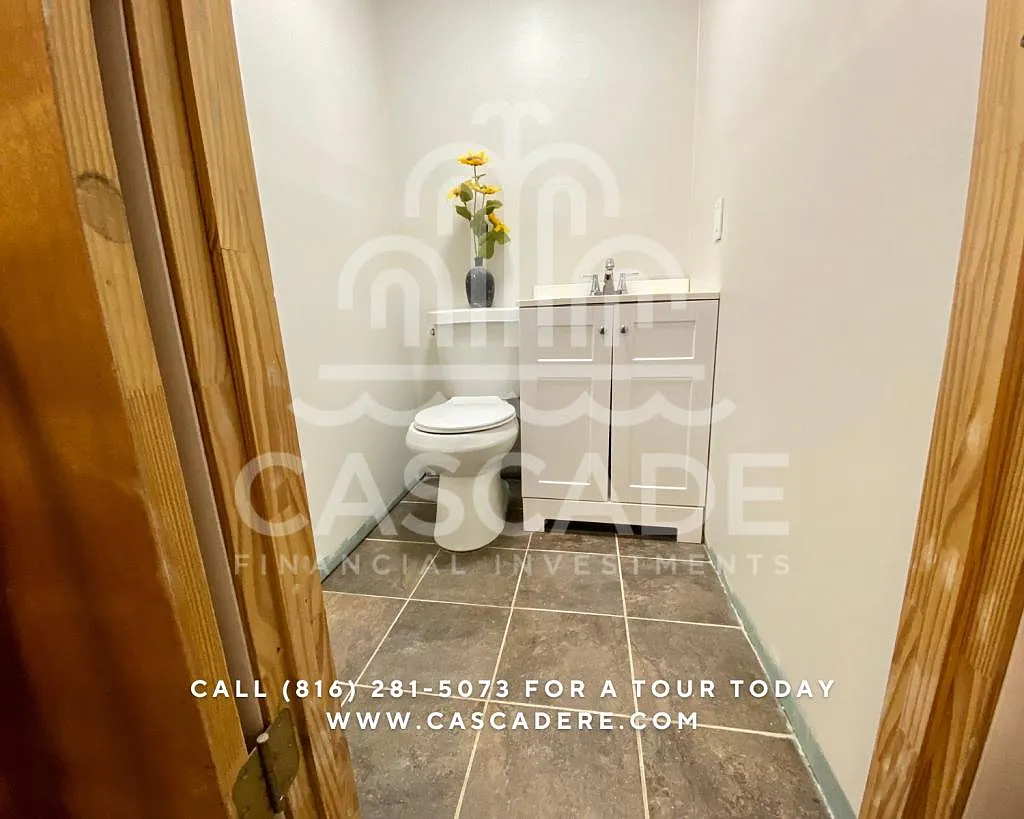 1925 SE Flagstone Ct — Photo 2