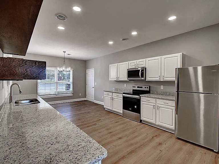 209 University Pkwy #10 — Photo 19