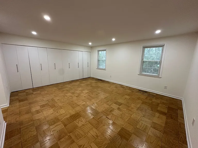 Melrose Apartments — Photo 40
