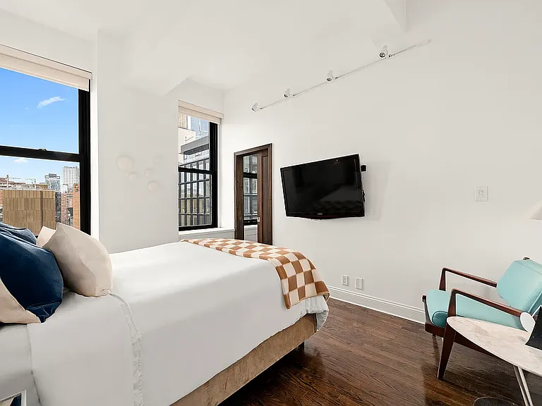 315 7th Ave #10B — Photo 3