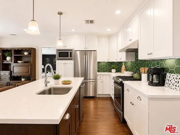 6525 Wilkinson Ave — Photo 17