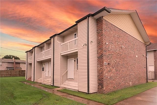 1st image of 717 Woodland Dr APT C
