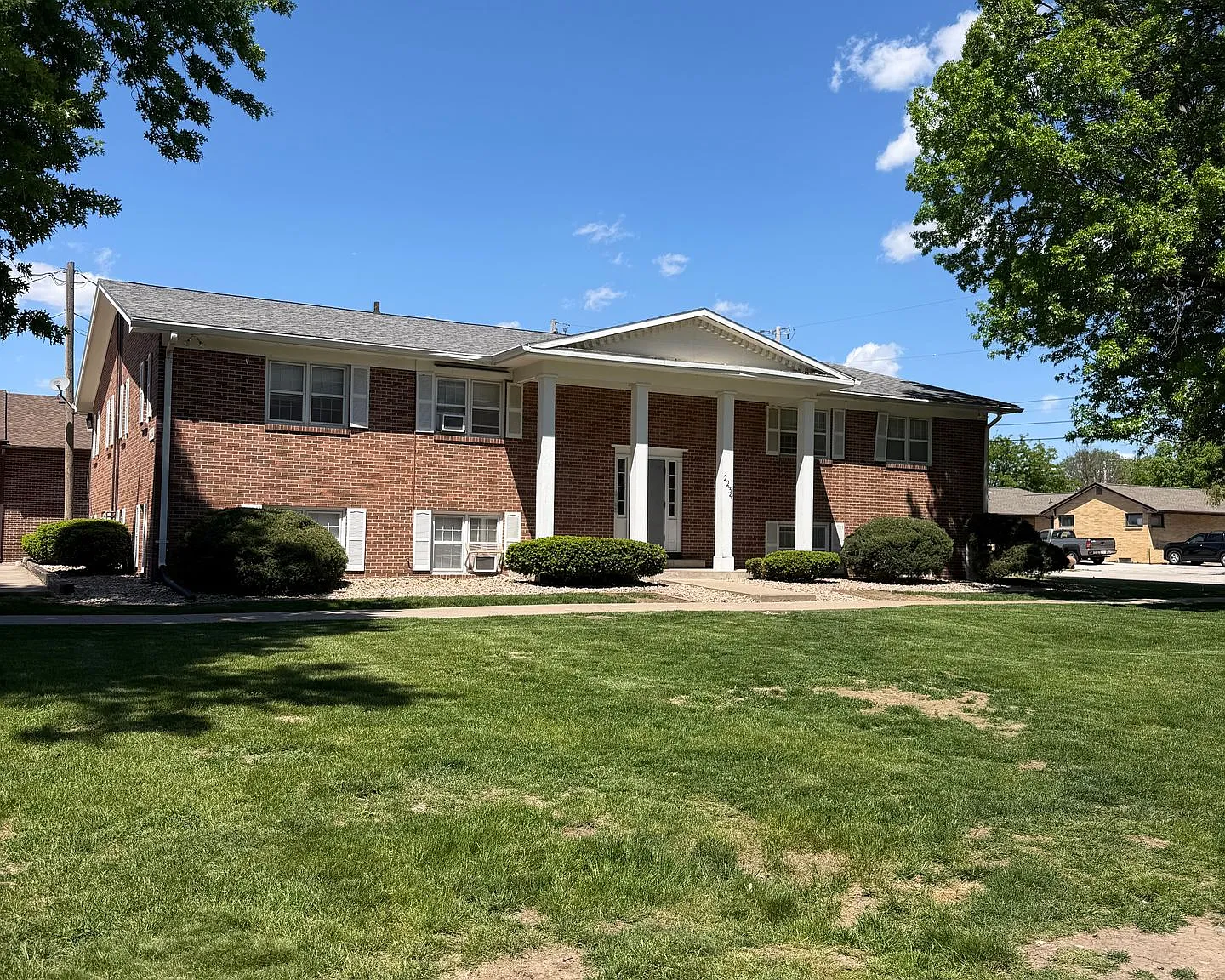 Welcome to Manor Heights Apartments! — Photo 1