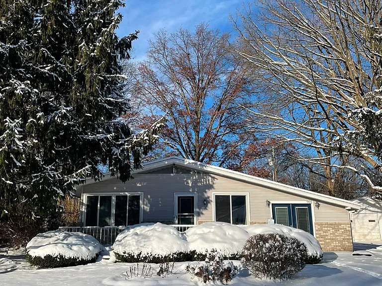 902 E Burkwood Dr — Photo 2