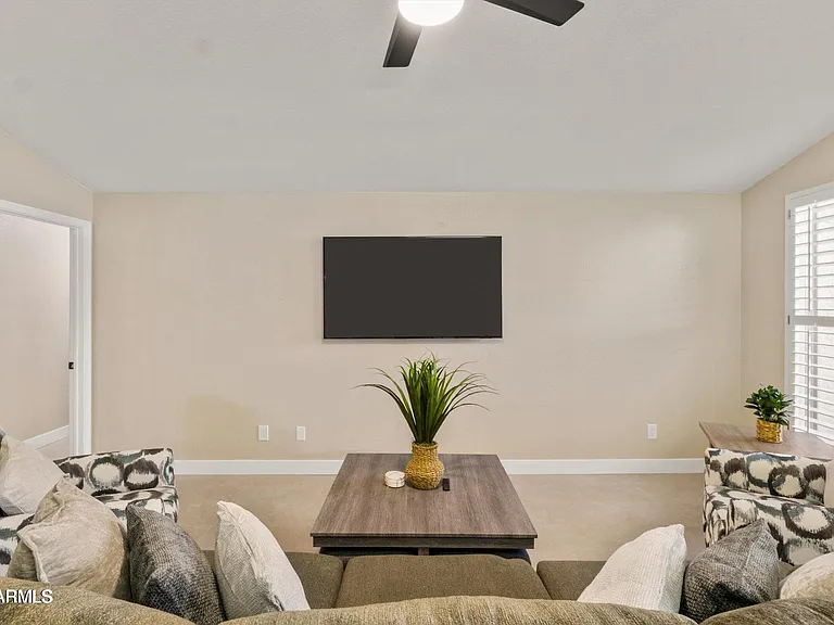 2735 N Diego Cir — Photo 11