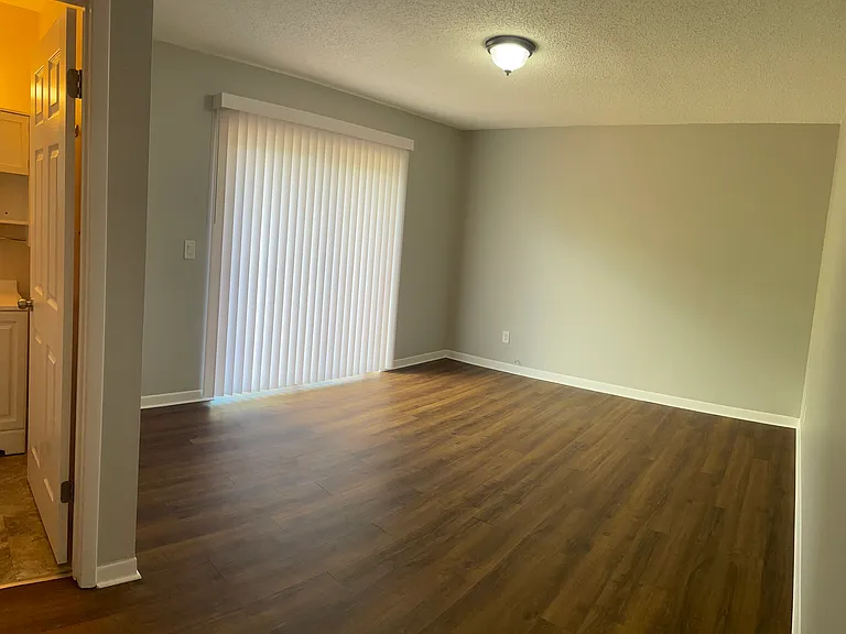 1719 Edgewater Dr — Photo 9
