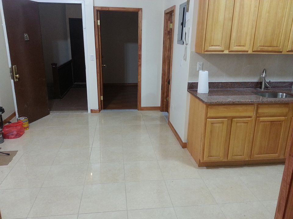 2nd image of 1810 E 2nd St APT 2R