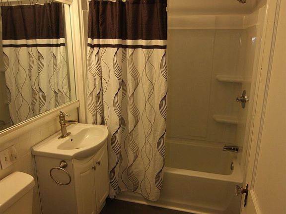 4th image of 132 Trier St