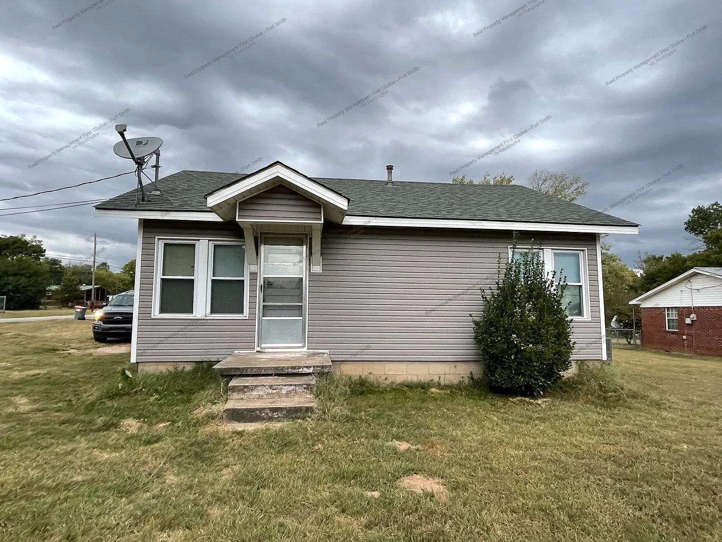 2 bed, 1.0 bath, 828 sqft, $675 — Photo 1