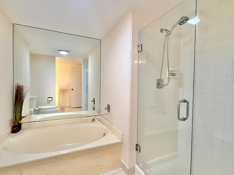 19 Westgate Ln #19F — Photo 7