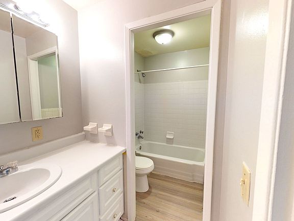 4th image of 2971 Deckebach Ave APT 50