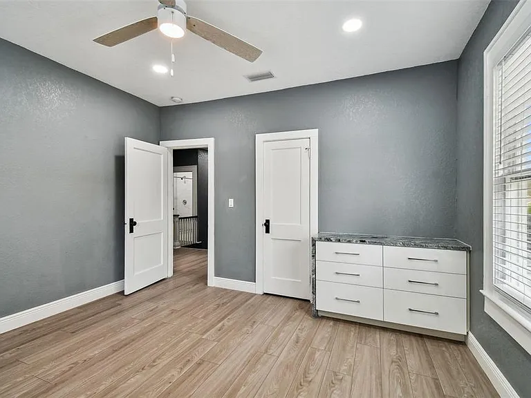 6810 N Navin Ave — Photo 41
