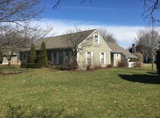 401 Deer Run Dr, Mahomet, IL 61853