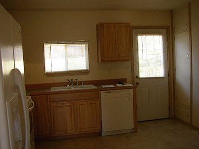 4th image of 1633 Bayview Dr