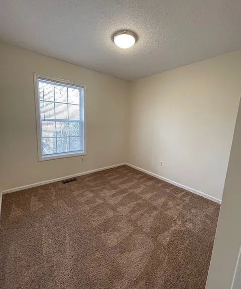 146 Stewart St — Photo 6