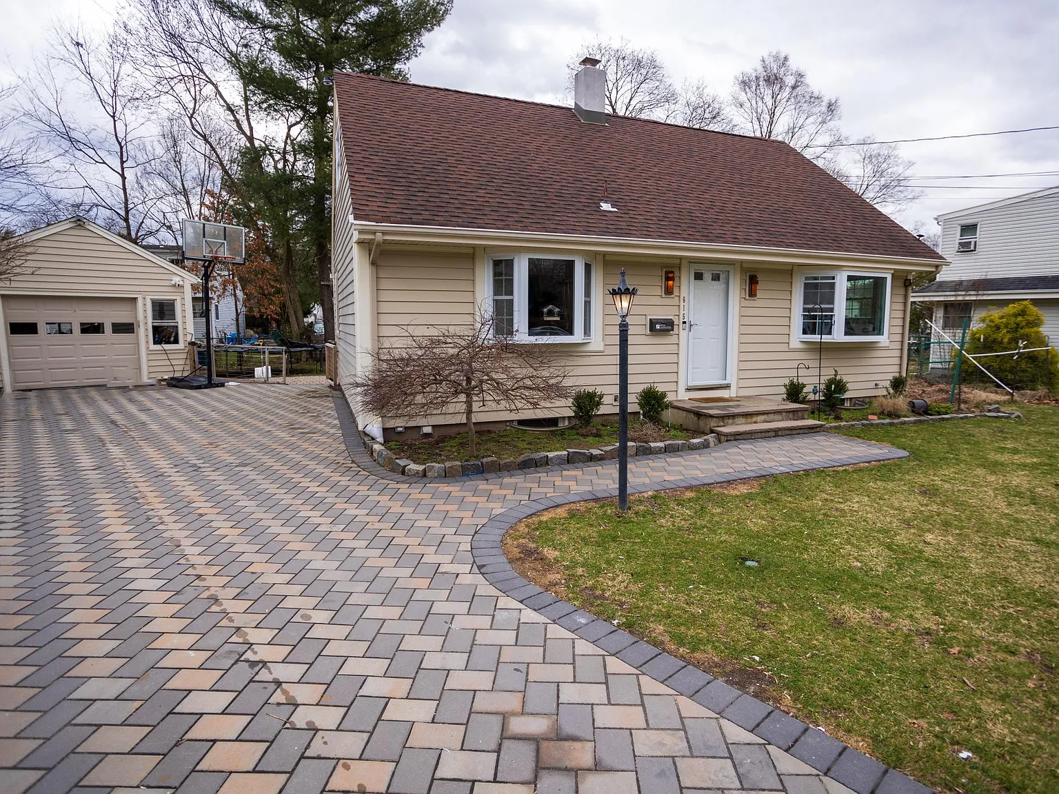 4 bed, 1305 sqft, $5,500 — Photo 3