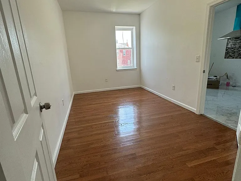 173 3rd St #2L — Photo 4