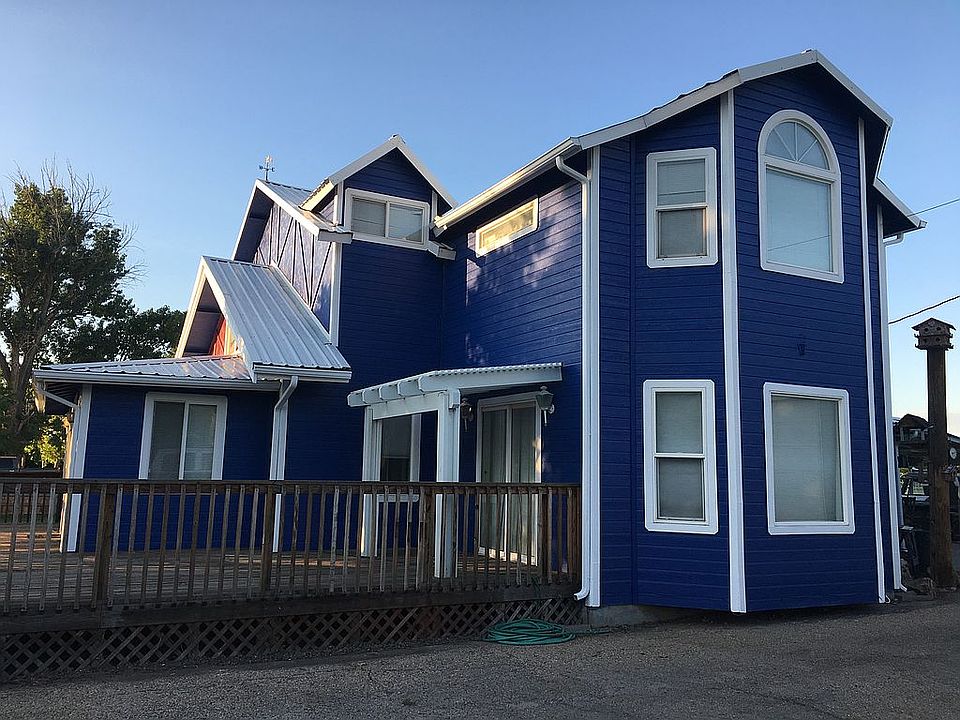 1st image of 704 N School Ave