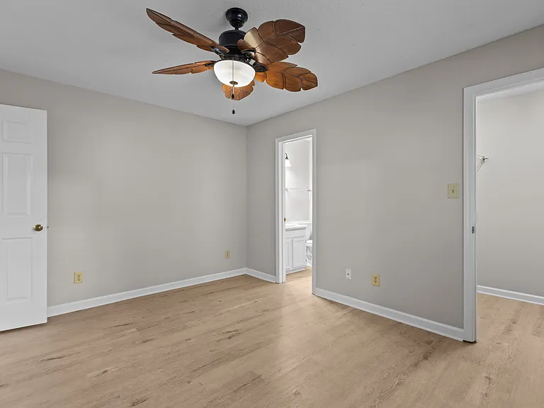 4504 Liverpool Ln — Photo 27