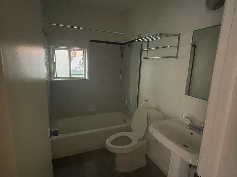 14315 Burbank Blvd #1/2 — Photo 7