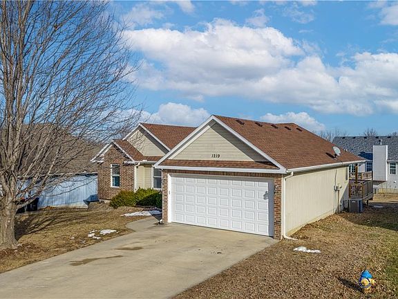 2nd image of 1219 S Country View Ln