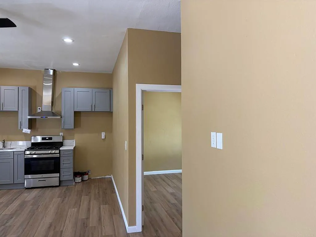 2 bed, 1.0 bath, 762 sqft, $2,800 — Photo 3