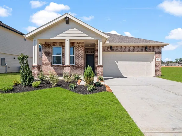 670 Day Station Dr, Dayton, TX 77535