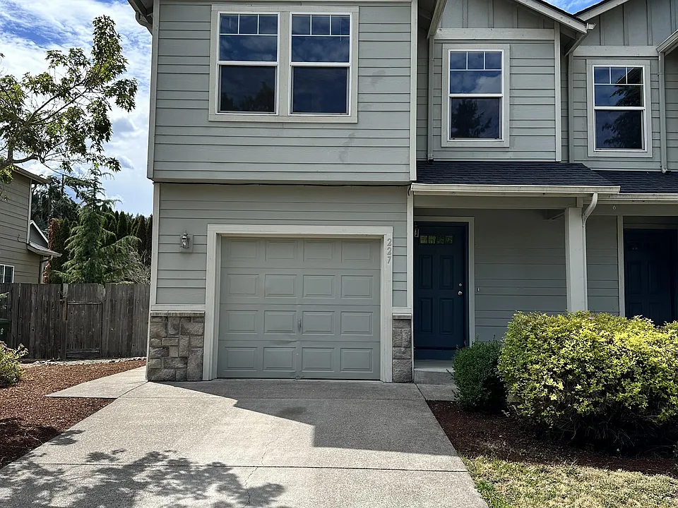 227 Pioneer Dr