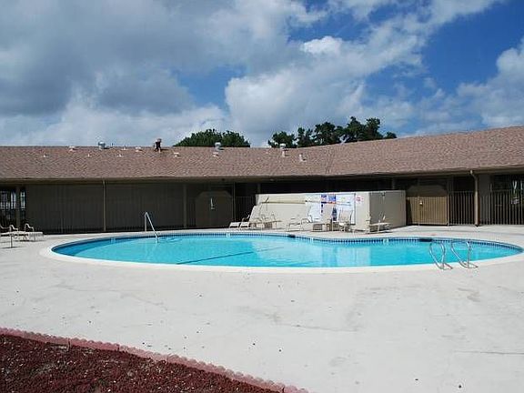 Park pool & clubhouse